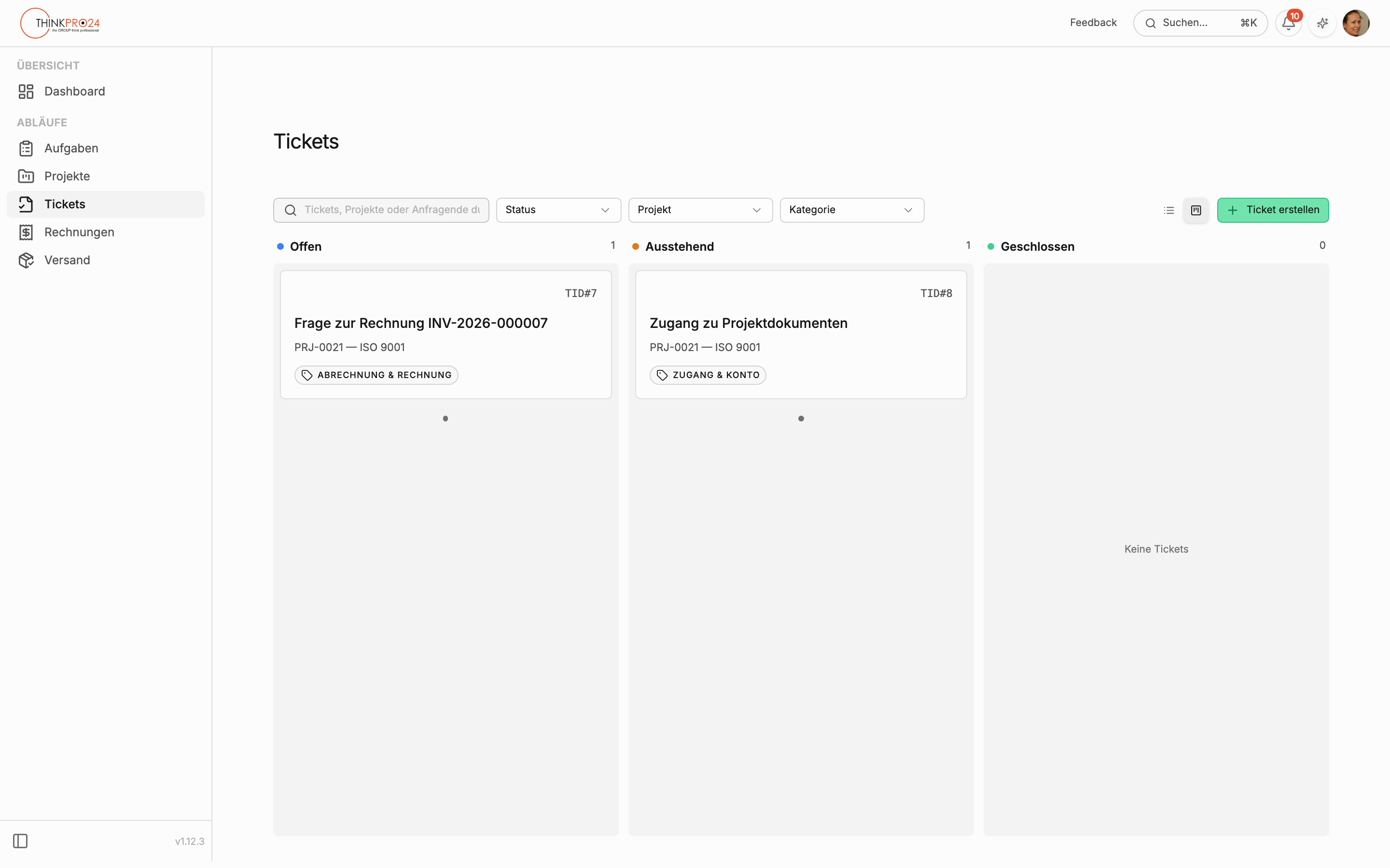 Ticket-Kanban-Board mit den Spalten Offen, Ausstehend und Geschlossen